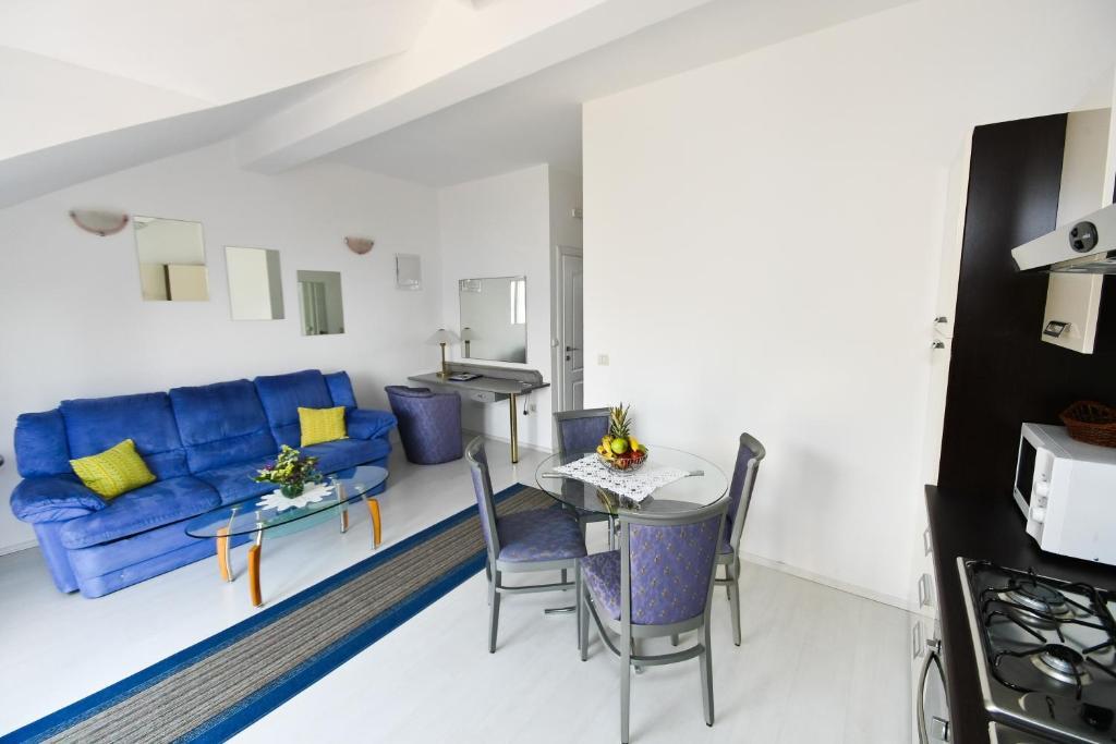 Apartments Villa Ana تْسافتات الغرفة الصورة